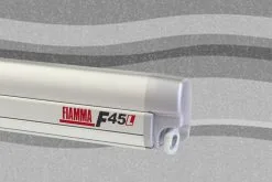 500 - Fiamma F45 L Markise - Titanium Boks - Sidemonteret
